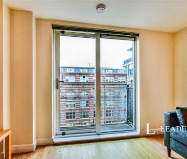 2 bedroom flat to rent - Photo 3