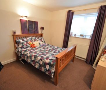 2 bedroom Flat To Let - Photo 3