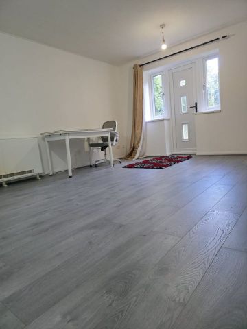 1 Bed Flat, Ashdown Court, IG11 - Photo 3