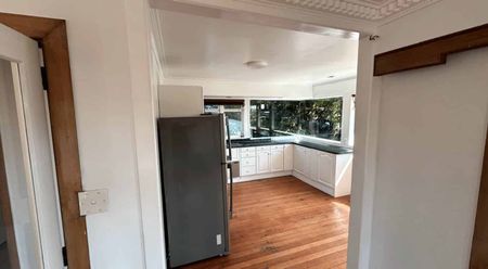 Sunny in Greenhithe - Photo 3