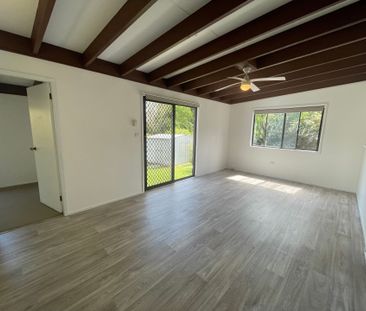 4 bedroom home in the heart of Budgewoi - Photo 2