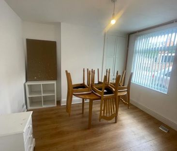 16 Albert Street - Huge 2 Bedroom Property Close to James FranceLou... - Photo 2