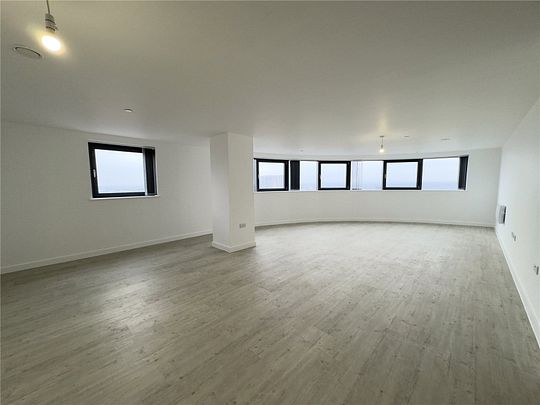 3 bedroom Flat To Rent - Photo 1