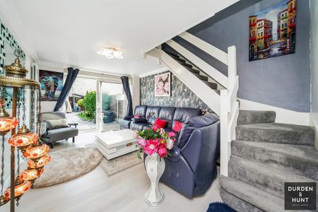 4 bedroom end of terrace house to rent - Photo 2