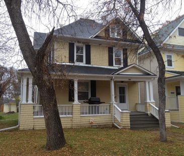 Bright and sunny 3 bedroom character suite one block from 13 ave strip - Photo 2