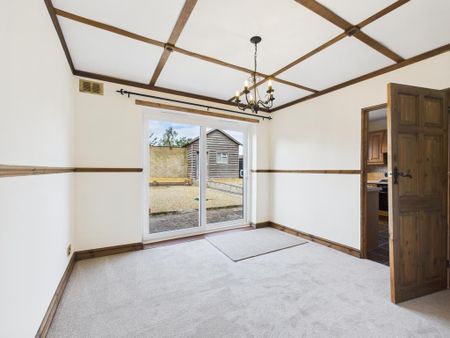 3 bedroom end of terrace house to rent - Photo 2