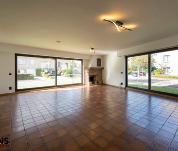 Gelijkvloersappartement deels gerenoveerd. - Photo 2