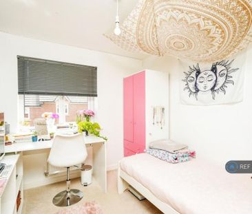 4 bedroom detached house to rent - Photo 2