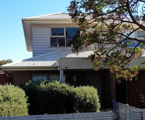 1/84 South Crescent, Northcote - Photo 1