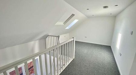 High Street, Rushden, NN10 - Photo 4