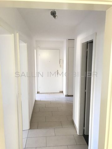 JOLI ET SPACIEUX APPARTEMENT DE 4½ PIECES - Photo 2