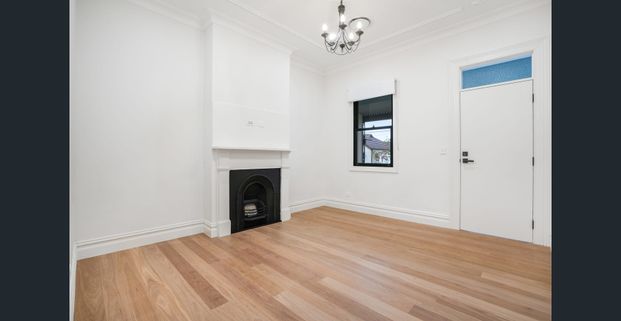 Restored Cottage - Walking distance to Station - Photo 1