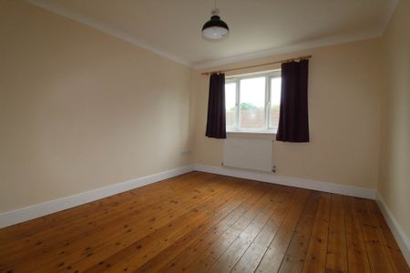 4 bed Detached for rent - Photo 3