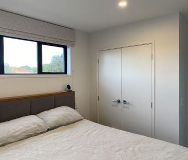 Sunny End Townhouse | 2 Bed | Unbeatable commute - Photo 3