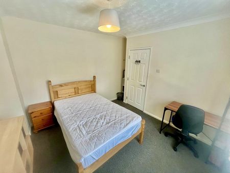 South Park Avenue, Norwich - Photo 3