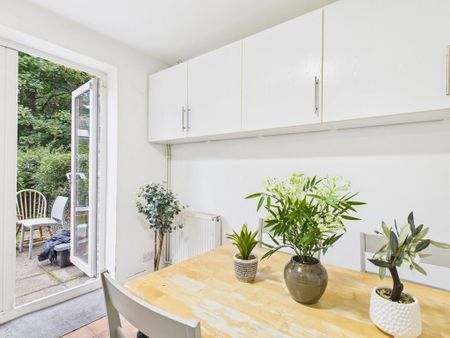 1 bedroom in a house share to rent - Photo 3