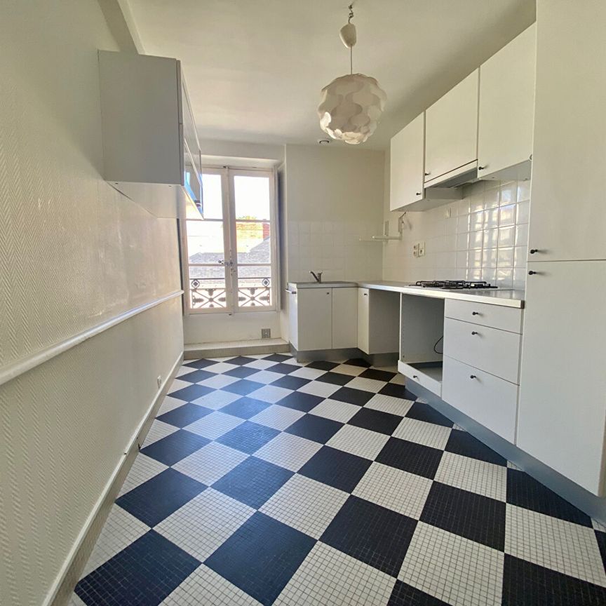 A Louer Nantes CathÉdrale Appartement 6 Pièces De 125 M² Rentumo