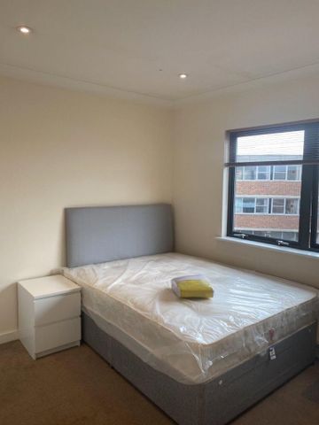 4 bedroom flat to rent - Photo 4