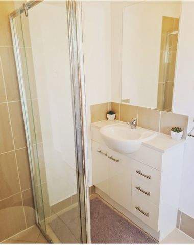 OUTSTANDING SELF CONTAINED DUPLEX UNIT WITH IT'S OWN YARD &mldr; PETS WELCOME! - Photo 4