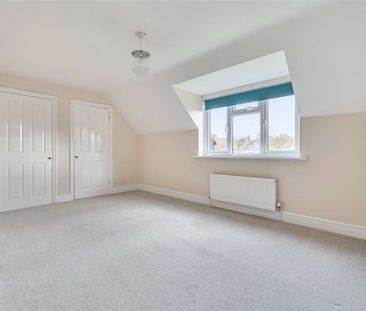 Four-bedroom detached home in Alresford. - Photo 2