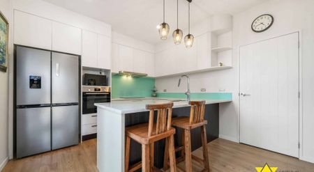 Modern Fully Furnished Family Home in Te Atatu South - Photo 2