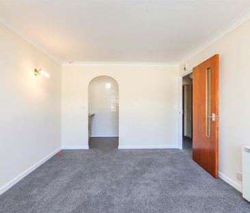 1 bedroom retirement property to rent - Photo 5