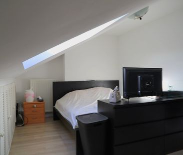 Ruim en licht duplex-appartement met 2 slaapkamers en autostaanplaa... - Foto 5