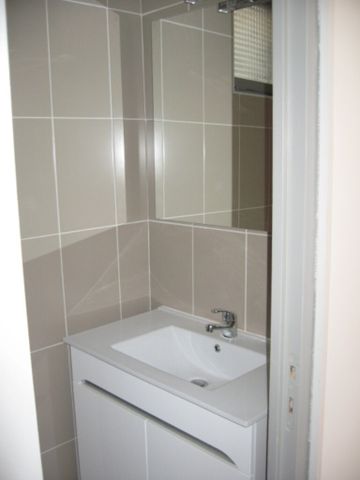 Location Appartement 1 pièce 46m² NARBONNE 11100 - Photo 5