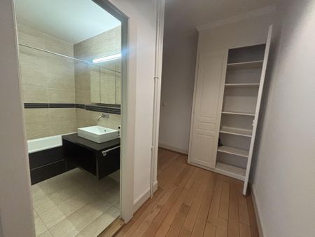 Charmant 2,5 Pièces en Vieille Ville - à louer rapidement - Photo 2