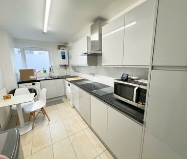 Room in a Shared House, Windrush Road, NW10 - Photo 2