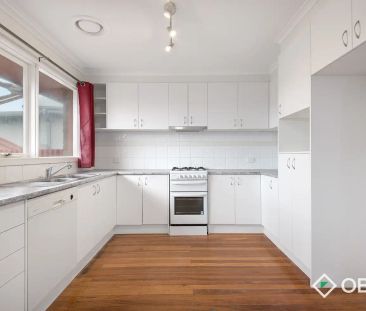 “Family Home in a Prime Location” - Photo 6