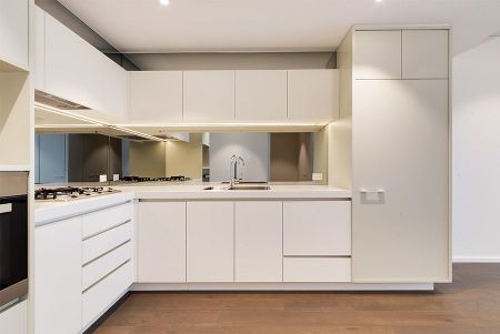 Sophisticated One-Bedroom Apartment with Study in Darling One - Photo 2