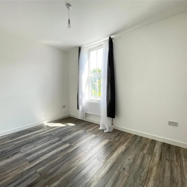 3 bedroom end of terrace house to rent - Photo 1