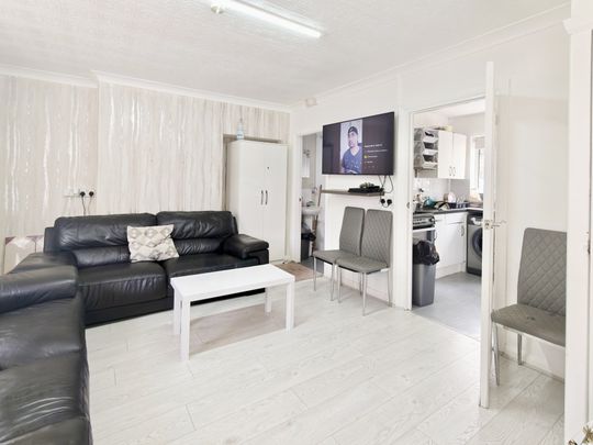 3 bedroom semi-detached house to rent - Photo 1