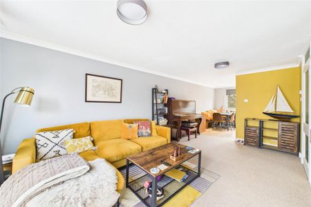 2 bedroom maisonette to rent - Photo 2