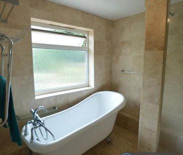 4 bedroom semi-detached house to rent - Photo 5