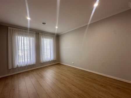 Perfect Single Story To Call Home **APPLY FOR THIS PROPERTY NOW** - Photo 4