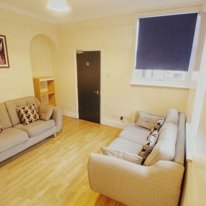 1 bedroom in a house share to rent - Photo 1