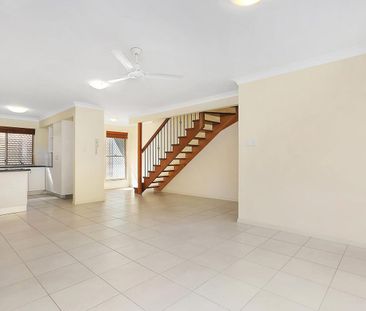 Perfectly located, peaceful townhouse - Photo 1