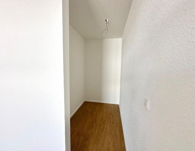 Neubau 2 - Zimmer Wohnung im Obergeschoss mit Blick in den projekteigenen Park. - Foto 1