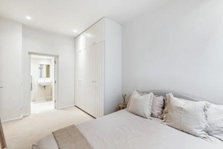 2 bedroom flat in Marylebone - Photo 5