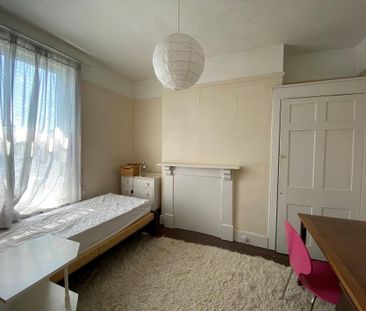 3 bedroom flat to rent - Photo 4