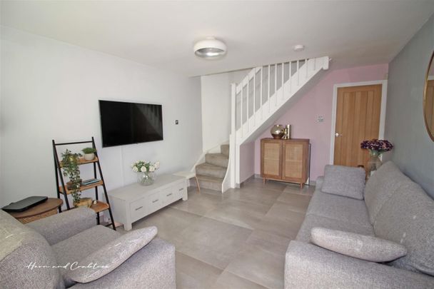 2 Bedroom House - Terraced - Photo 1