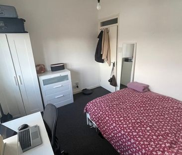 Room in a Shared House, Burnley Road, NW10 - Photo 2