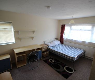 1 bed house / flat share to rent in Conifer Close, Colchester - Photo 5