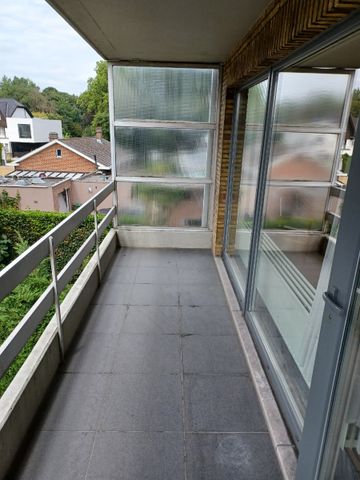 Appartement met twee slaapkamers, terras en garage. - Photo 3