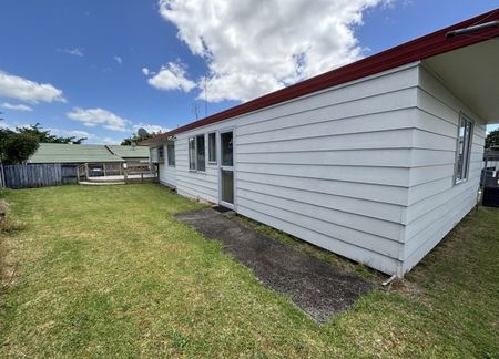 Location Location! - Photo 4