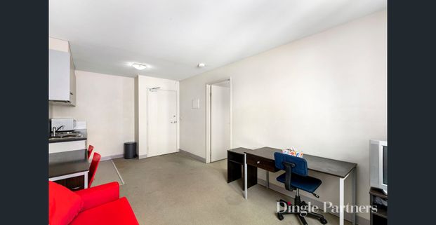CENTRAL LEAFY CARLTON LOCATION! - Photo 1