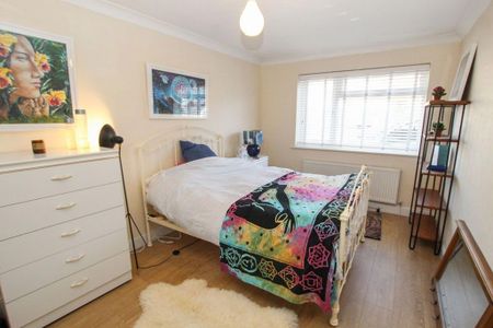 2 bedroom bungalow to rent - Photo 2