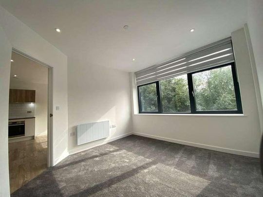 London Road, Staines-upon-thames, Surrey, TW18 - Photo 1